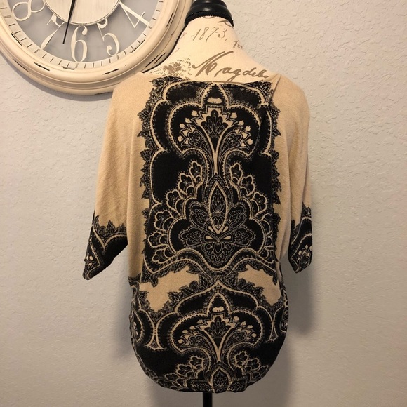 1[New York and Company] Black and Tan print blouse - Picture 3 of 5